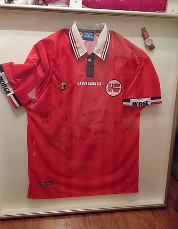 Signert landslagsdrakt/fotballdrakt - laget som slo Brasil!