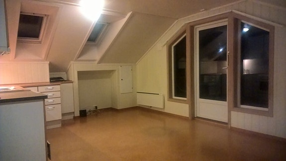 Del av stua, korkbelegg på gulv