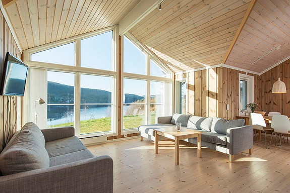 Ringsjøen - Moderne hytte med panoramautsikt, skiløyper og innsjø