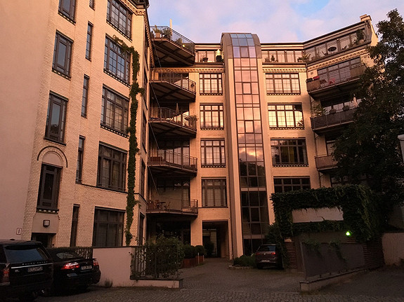 Strøken leilighet i historisk fabrikk-loft sentralt i Berlin