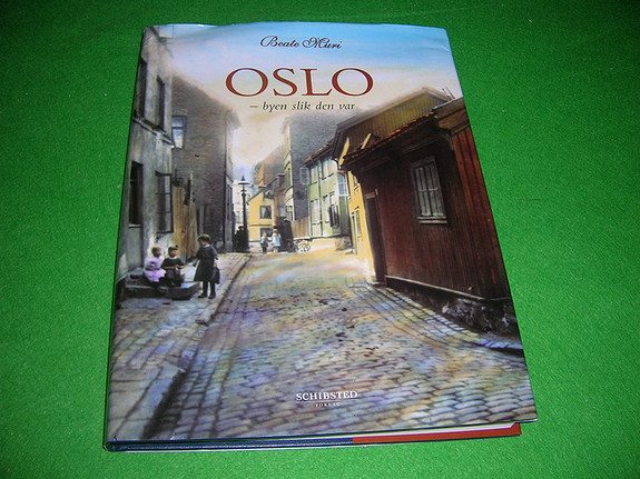 Beate Muri - Oslo - Byen slik den var (2000)
Bok med vareomslag. 171 sider. Rikt illustrert.