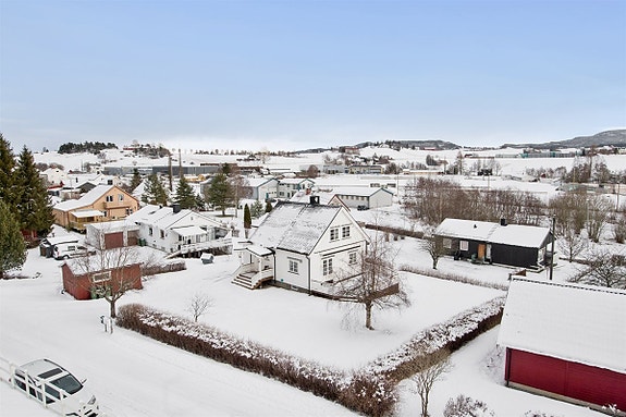 Fasade, ute og utsikt