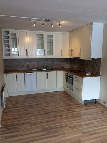 Flott kjøkken m integrert oppvaskmaskin