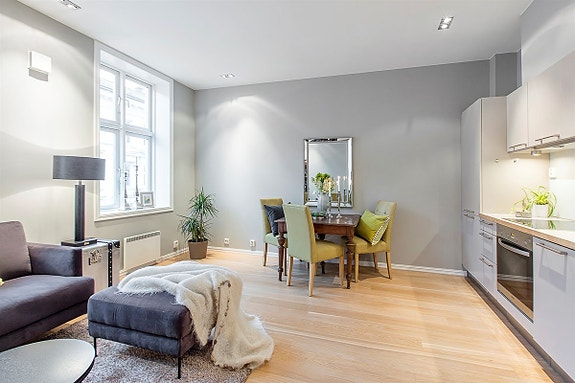 Sem & Johnsen v/Christian A. Aamodt - Vibes gate 11, leil. 306