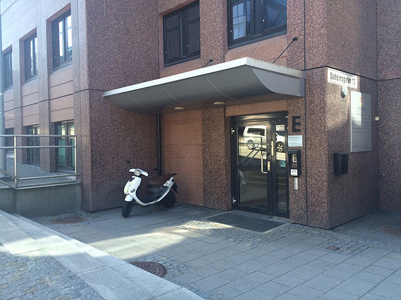 Egen inngang til lokalet på bakkeplan Egen inngang til lokalet på bakkeplan