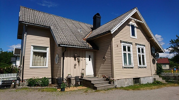 Huset sett fra parkering