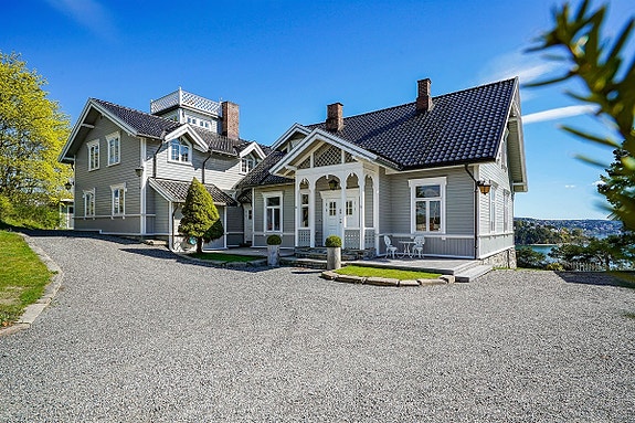 Velkommen til Ormøybakken 6 - En spektakulær eiendom med panoramautsikt til sjø på alle kanter - Presentert ved Kim Krabbe / PrivatMegleren Panorama.