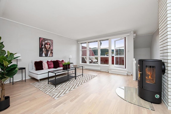 Velkommen til Vallalia 211 - En velholdt og innholdsrik familiebolig over 3 plan