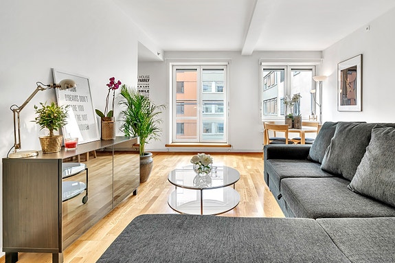 Velkommen til Dronningens gate 12! En sentral og moderne 3-roms selveier midt i Oslo sentrum!