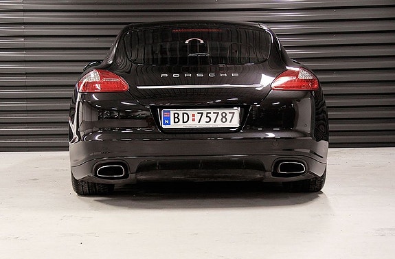 Porsche Panamera 4 of 18