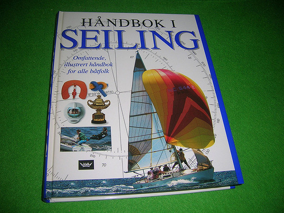 Håndbok i seiling (2003)
Omfattende, illustrert håndbok for alle båtfolk.
320 sider. Rikt illustrert.