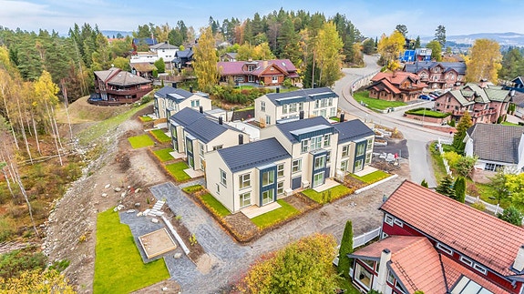 Moderne og nytt enderekkehus med garasjeplass og have. Velkommen til visning av Sønnaveien 9 A!