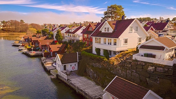 Flott strandeiendom med brygge som har ettermiddag