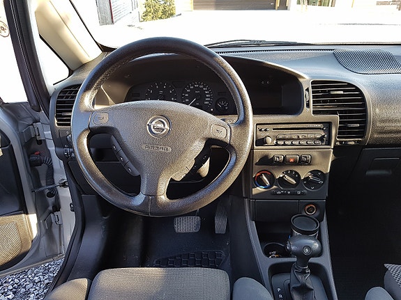 Opel Zafira 3 of 5