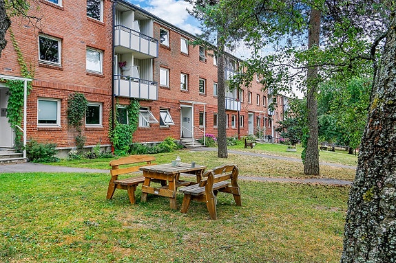 PrivatMegleren har gleden av å presentere Folke Bernadottes vei 7 A som er en pent oppusset leilighet.