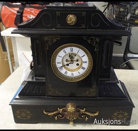 Antikk klokke til salgs