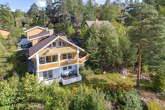 Kjellerleilighet med terrasse