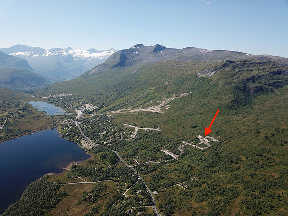 Hyttefeltet markert i rødt.