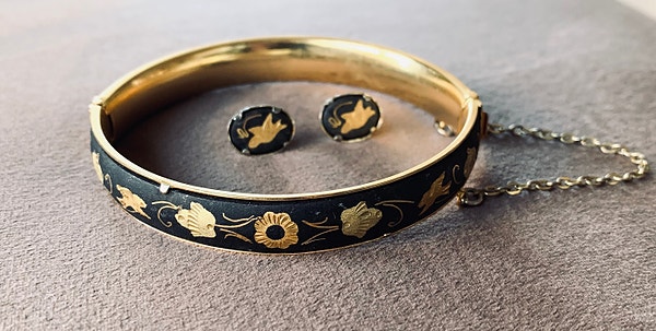 Vintage Toledo armbånd og øredobber. Damascening innlagt med gull tråd