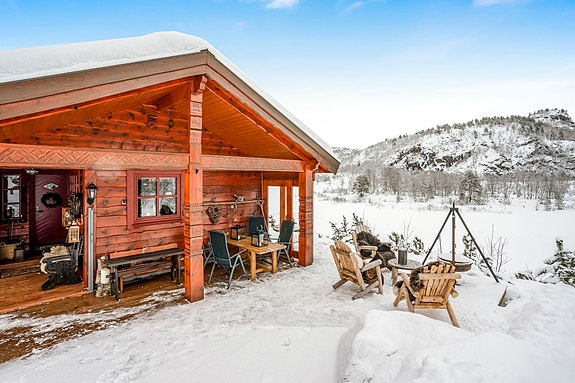 Særdeles god idyll på fjellet. Rett v/skispor og elven. Kjør til døren.