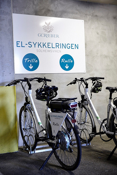 Vi har både el-sykkel og el-biler til utleie Vi har både el-sykkel og el-biler til utleie