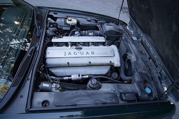 Jaguar XJ 12 of 30