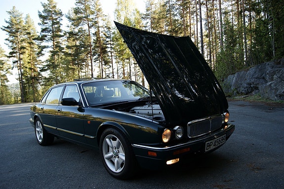 Jaguar XJ 8 of 30