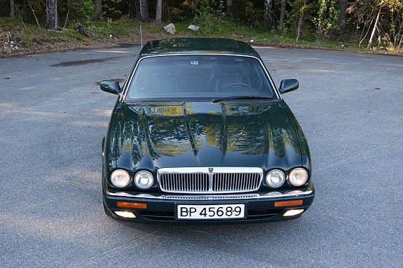 Jaguar XJ 27 of 30
