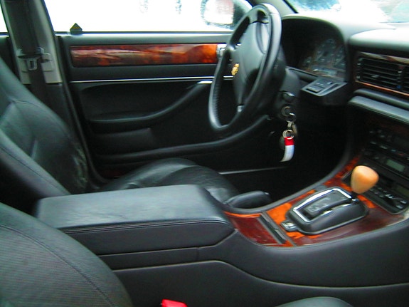 Jaguar XJ 17 of 30