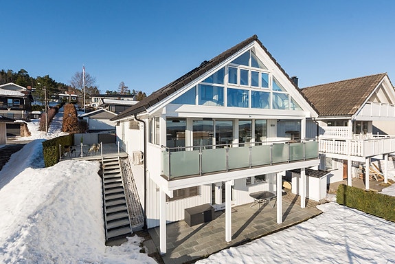 Boligen har en svært tiltalende fasade.