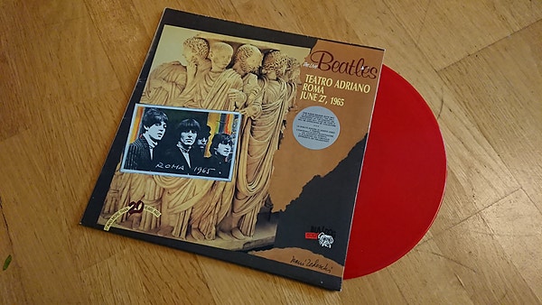Sjelden, utspilt  Beatles-LP på rød vinyl. Finnes kun i 1000 eksemplarer