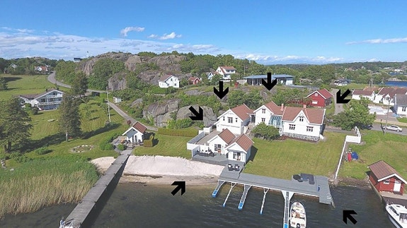 Nydelig eiendom. Pilene viser bygningsmassen