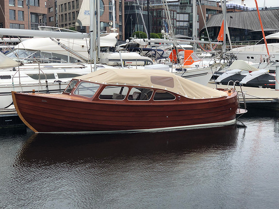Eikeli 23 Vindskjermsjekte mahogny 2019 modell