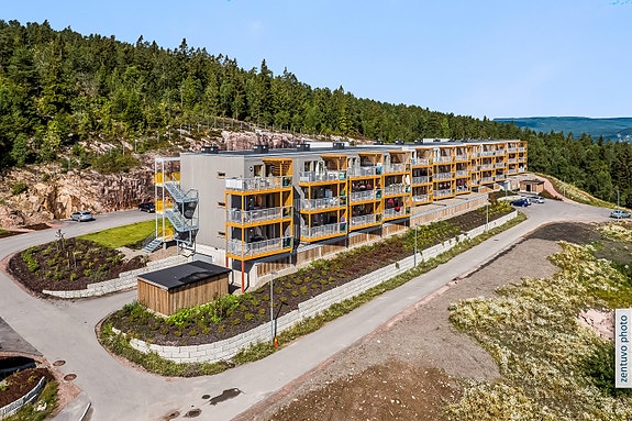 Leiligheten ligger i 3.etasje til høyre på bildet