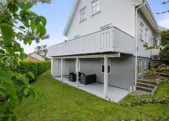 Inngang til leilighet og bod