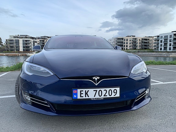 Tesla Model S 3 of 8