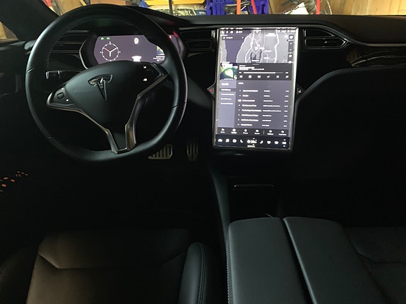 Tesla Model S 6 of 8