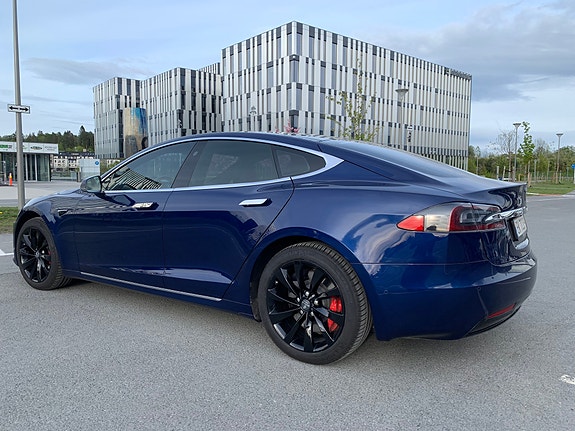Tesla Model S 4 of 8