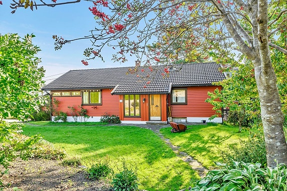 Velkommen til Tretjønnveien 15 - Presentert av Janne Fjellvang v/Eiendomsmegler1