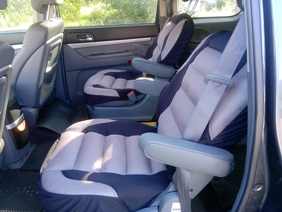 SsangYong Rodius 8 of 15