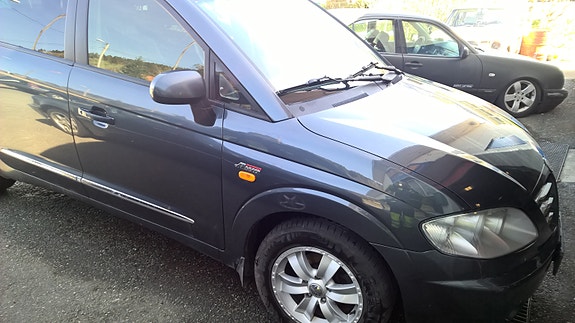 SsangYong Rodius 3 of 15