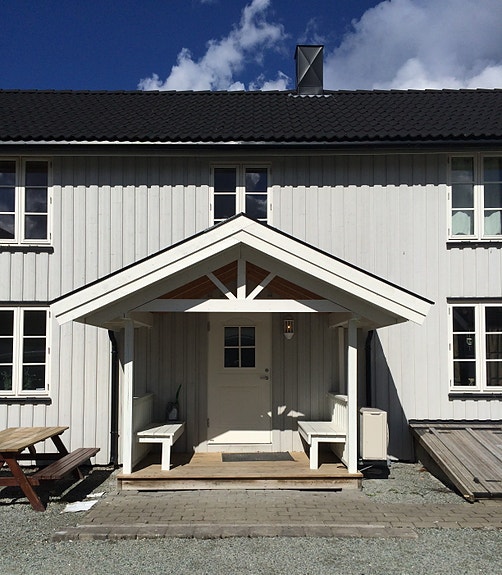 Hybelhus med fem hybler - noen er utleid. Det som er ledig pr nå er:
Hybel A - Utleid
Hybel B - Utleid
Hybel C - Utleid
Hybel E - Ledig fra 1.februar
Hybel F - Utleid