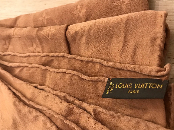 Louis Vuitton skjerf / sjal i 60 % silke og 40 % ull - Bloppis