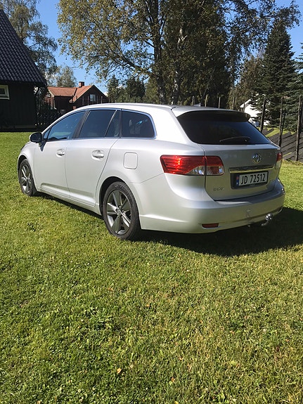Toyota Avensis 4 of 5