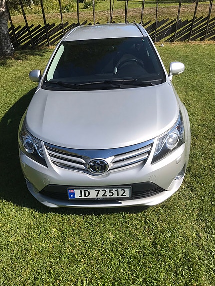 Toyota Avensis 2 of 5