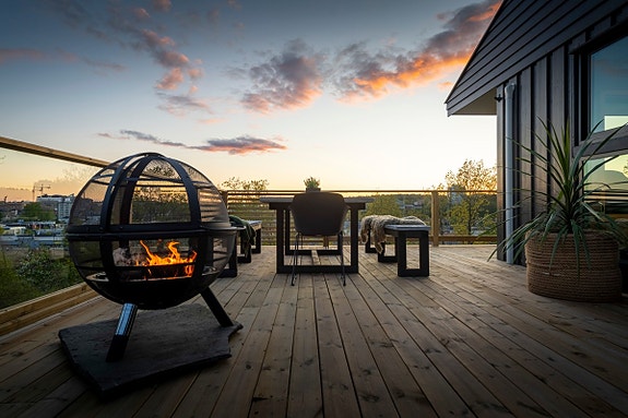 Z-eiendom v/Jørgen Nyhus har gleden av å presentere denne svært moderne og attraktivt beliggende eneboligen