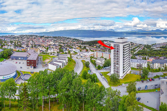 Fantastisk utsikt fra leiligheten mot fjord og fjell!