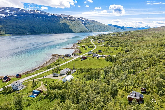 Velkommen til Langsundveien 1019, koselig hytte tilbaketrukket fra veien, presentert av Trude hos Eiendomsmegler 1.
