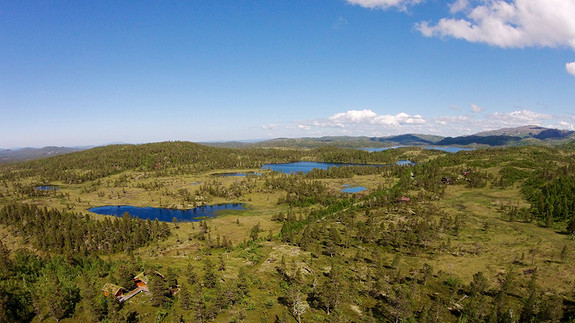 Hulsjøen hytteområde ligger i fjelltraktene helt søraust i Orkland
kommune, midt mellom Seterdalen og det store Ilfjellmassivet