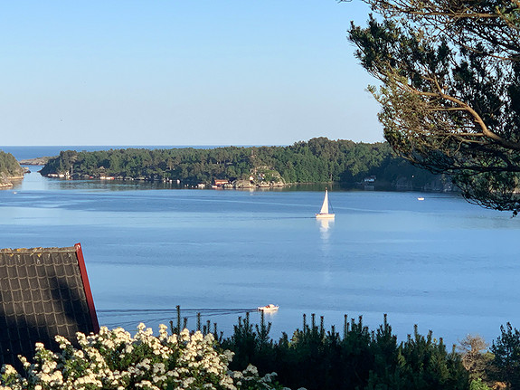 Hus i Lillesand med høy standard, panoramautsikt, inkl båt.